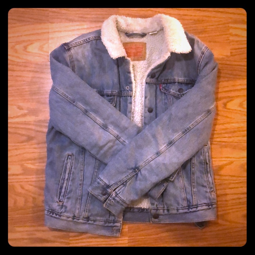 Levi’s denim jacket size medium
